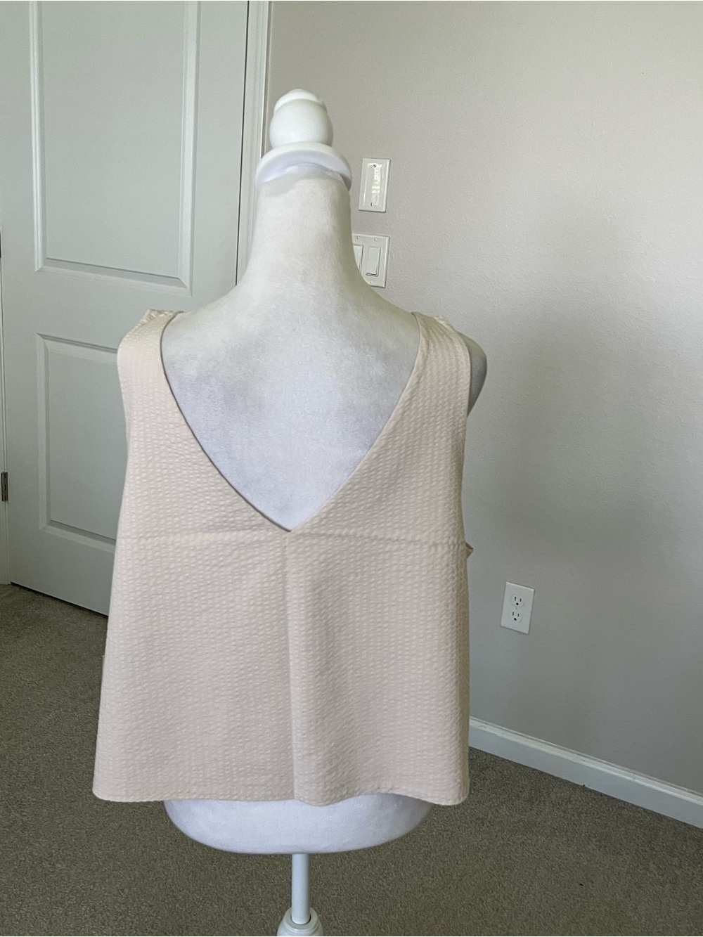 NWT Vuori Villa Textured VNeck Crop Tank Size XL - Picture 8 of 8